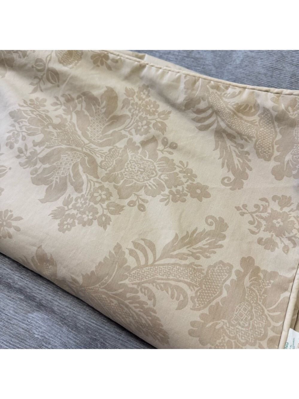 Elegant Beige Floral Cushion Cover king Duvet,Canada made - Picture 2 of 3